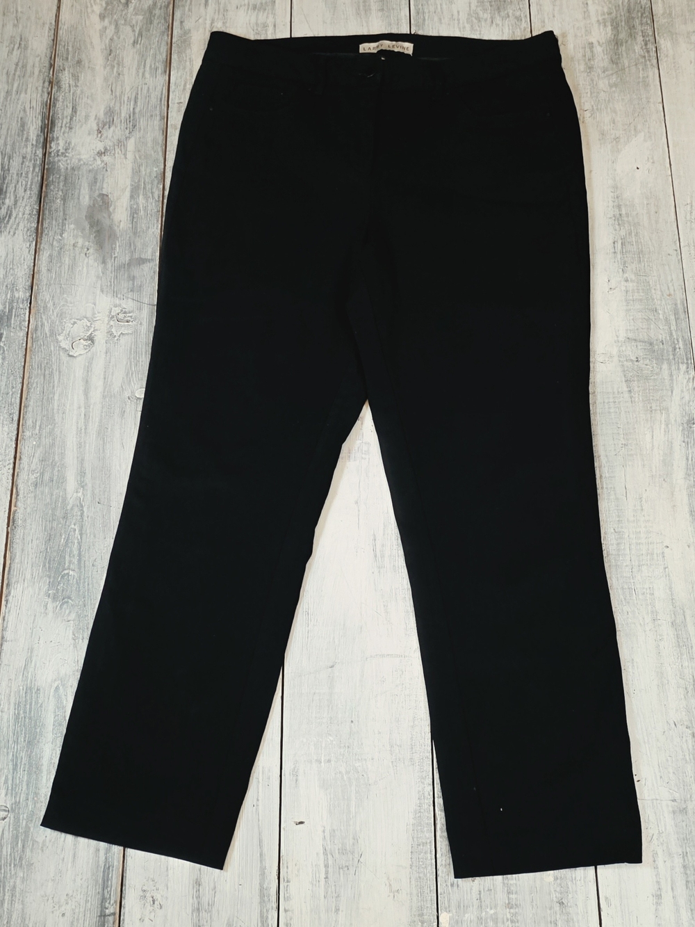 Larry Levine Women's Straight Leg Jeans in Black